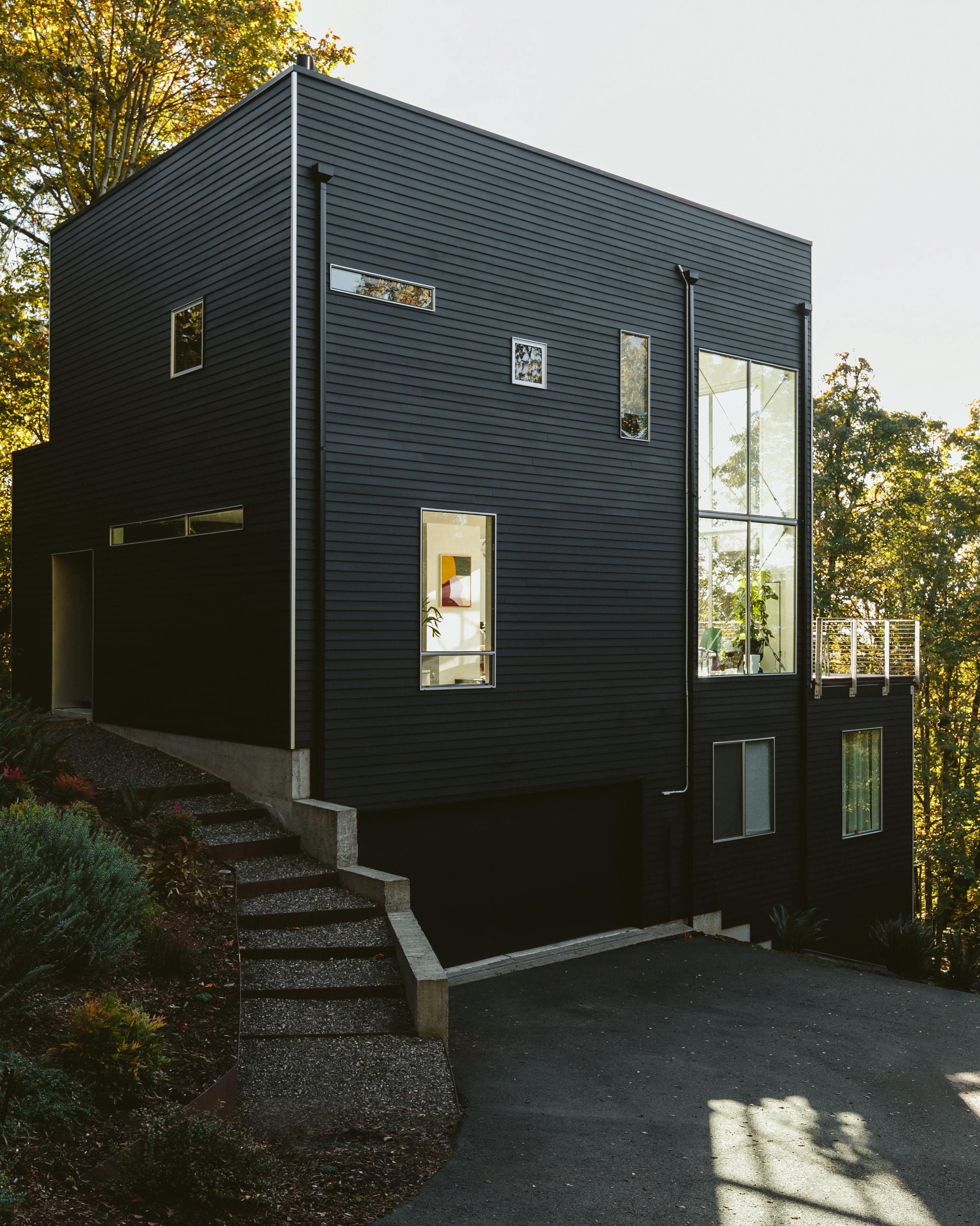A modern, cube-shaped dark home in Portland, Oregon.